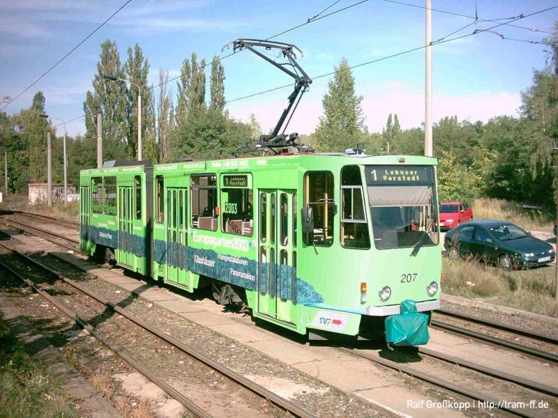 KT4DM 207 in grüner Totalreklame