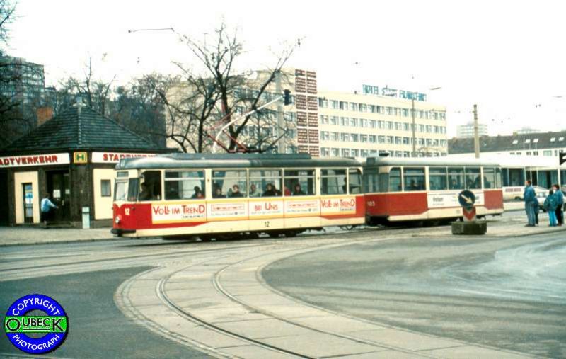 Gotha-Zug 12 + 103 vor dem alten Hotel Stadt Frankfurt