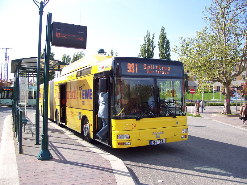 Totalreklame am Gelenkbus 538